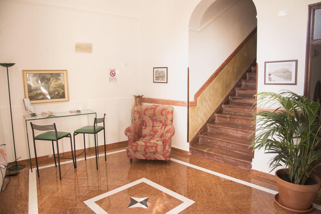 فندق Palazzo Graziano تيراسيني المظهر الخارجي الصورة
