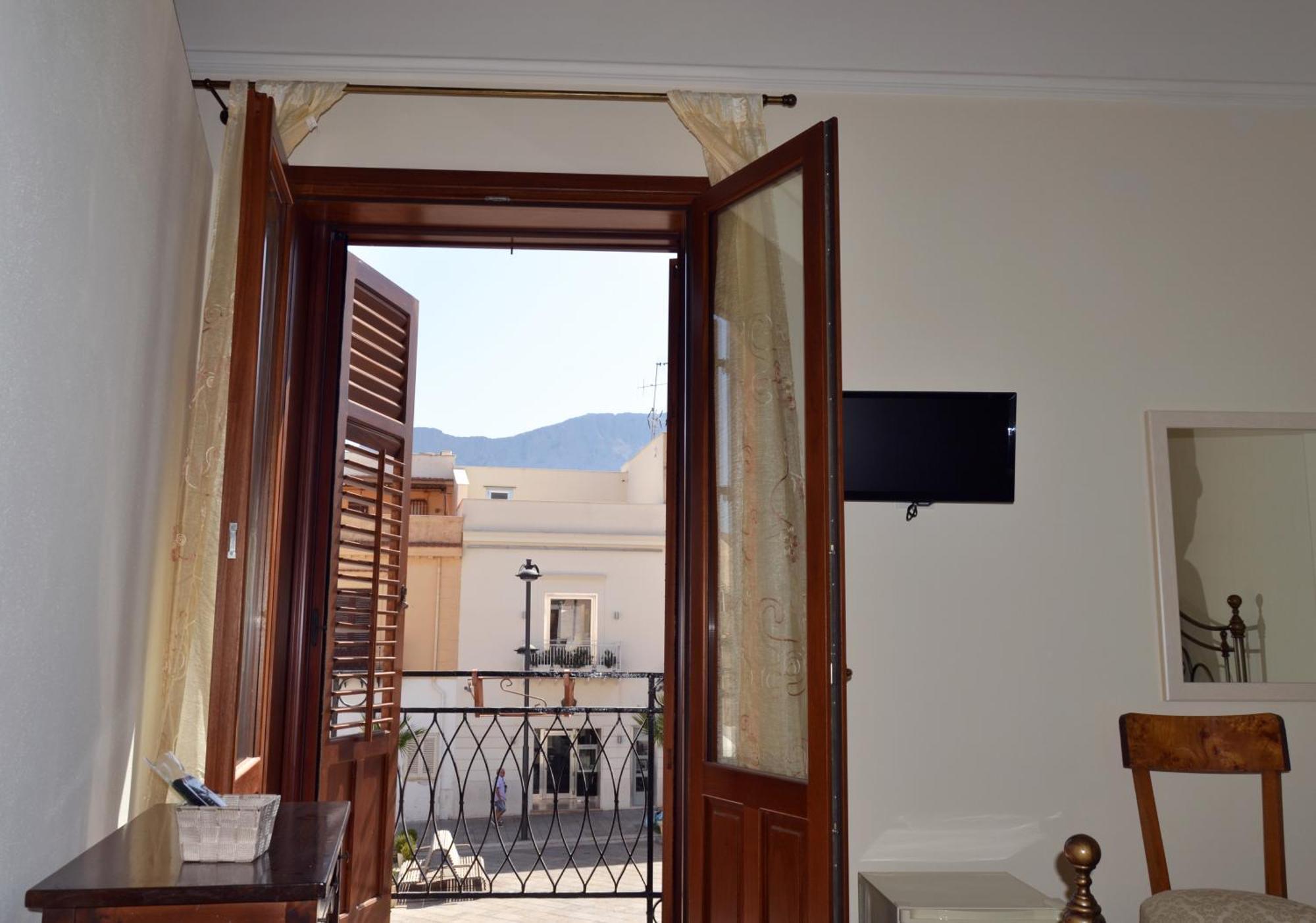 فندق Palazzo Graziano تيراسيني المظهر الخارجي الصورة